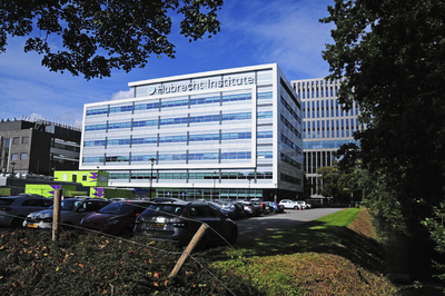 900304 Gezicht op het Hubrecht Instituut (Uppsalalaan 8) te Utrecht.